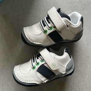 New in box Stride Rite Leather Shoe Sz4xw